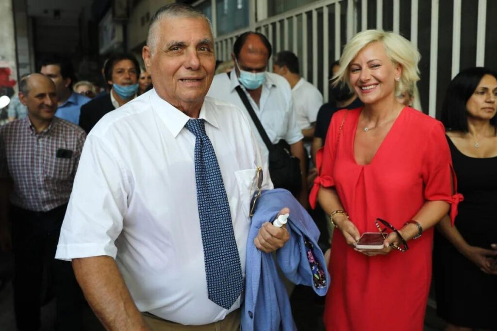 Δεσμεύτηκε η περιουσία της συζύγου του Τράγκα και ενός στενού συνεργάτη του