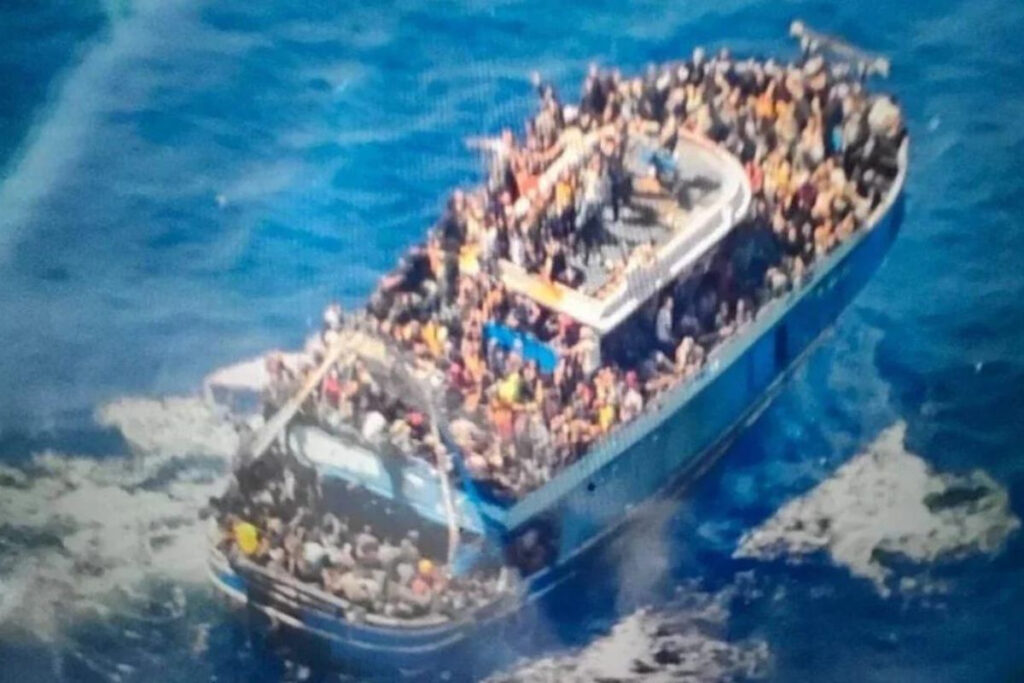 Θολά τα αίτια του ναυαγίου της Πύλου: Τα σενάρια για την πορεία προς τον θάνατο