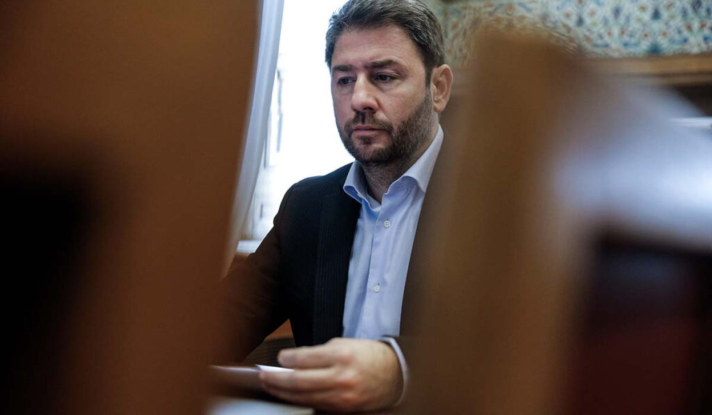 Ανδρουλάκης: Ίσες αποστάσεις κρατά η ΝΔ και ο ΣΥΡΙΖΑ από Καραμανλή