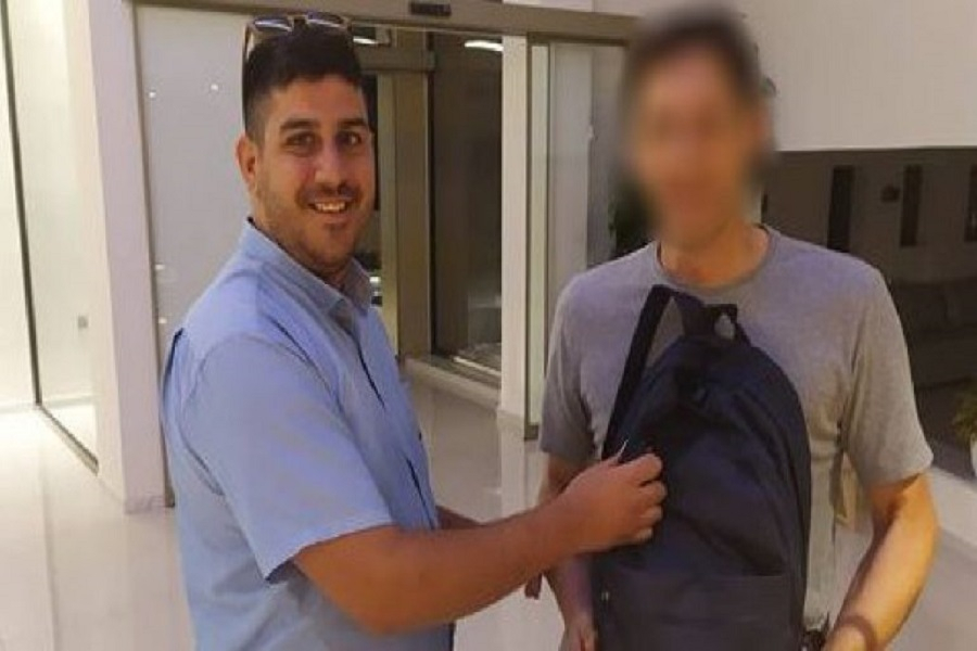 Οδηγός λεωφορείου βρήκε τσάντα με θησαυρό και την παρέδωσε