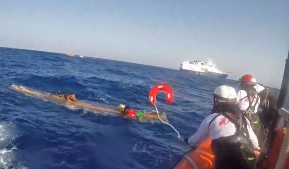 Δραματική επιχείρηση διάσωσης παιδιών στη Μεσόγειο – Δείτε βίντεο