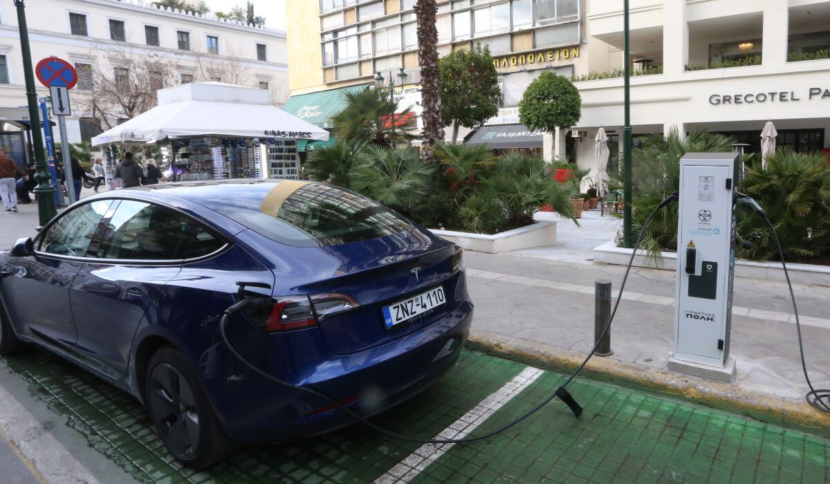 Έρχεται το τέλος στα φορορολογικά προνόμια για τα ηλεκτρικά αυτοκίνητα
