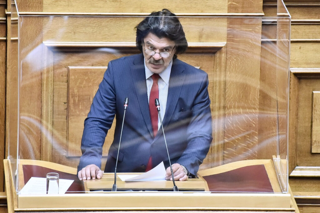 Ο Πάτσης βουλευτής και η Κολοβού χωρίς σπίτι – Όταν ο νόμος, η τάξις και τα «κοράκια» «έρχονται νύχτα»