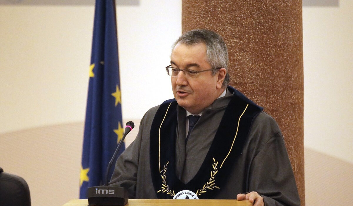 Ηλίας Μόσιαλος: Αναγορεύεται επίσημος διδάκτορα Ιατρικής του ΑΠΘ
