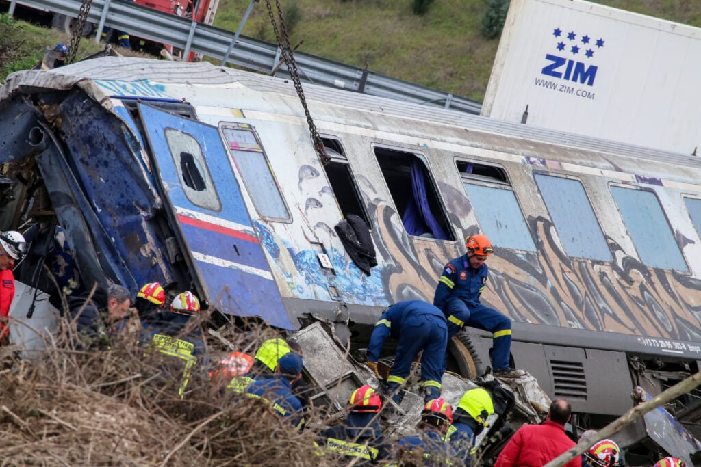 Τέμπη: Δυο εμπειρογνώμονες διερευνούν τους εμπλεκόμενους εντός του σταθμού στη Λάρισα