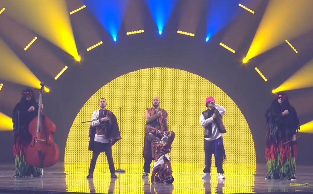 Eurovision 2022: Γιατί οι νικητές Kalush Orchestra πούλησαν το τρόπαιο για 900.000 δολάρια