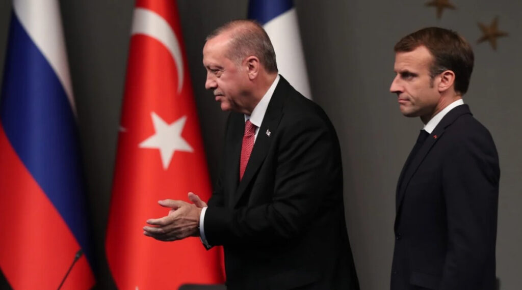Κόντρα Γαλλίας – Τουρκίας: Επίθεση σε Μακρόν για τις δηλώσεις του περί «πολιτικών ισλαμιστών» στην Αφρική
