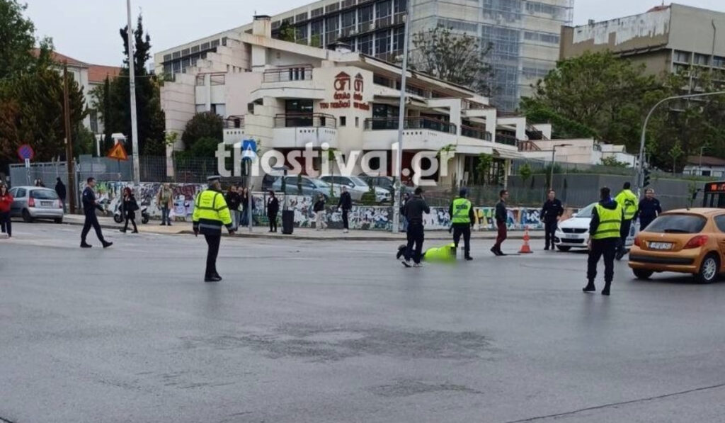 Μηχανή παρέσυρε τροχονόμο στη Θεσσαλονίκη