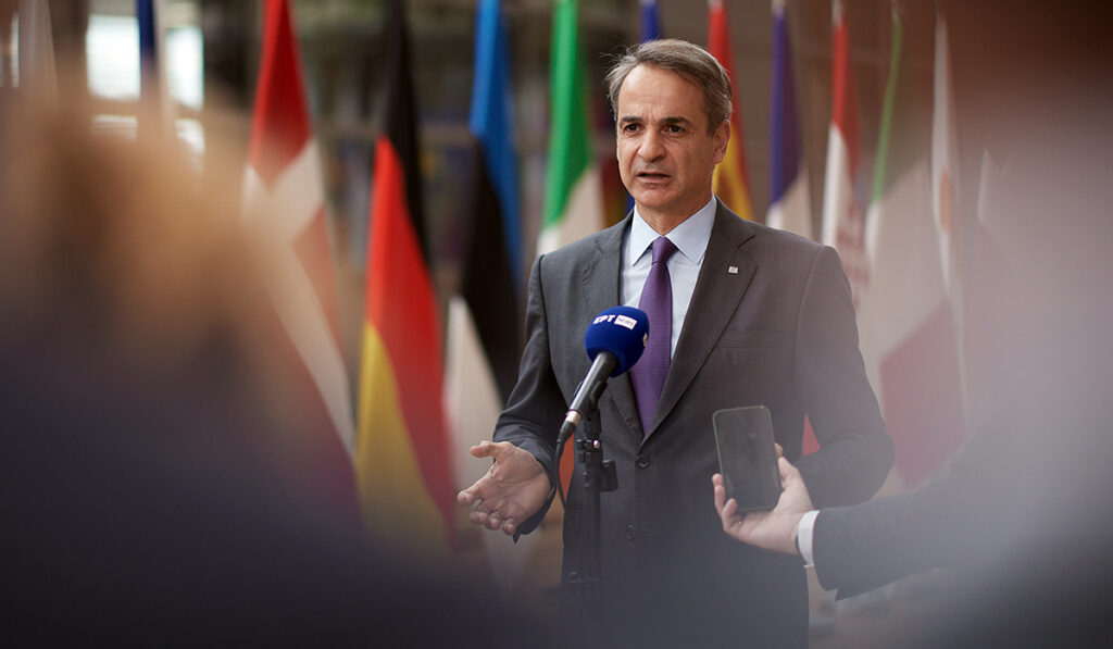 Ο Κυριάκος φεύγει – φεύγει; Ίσως…