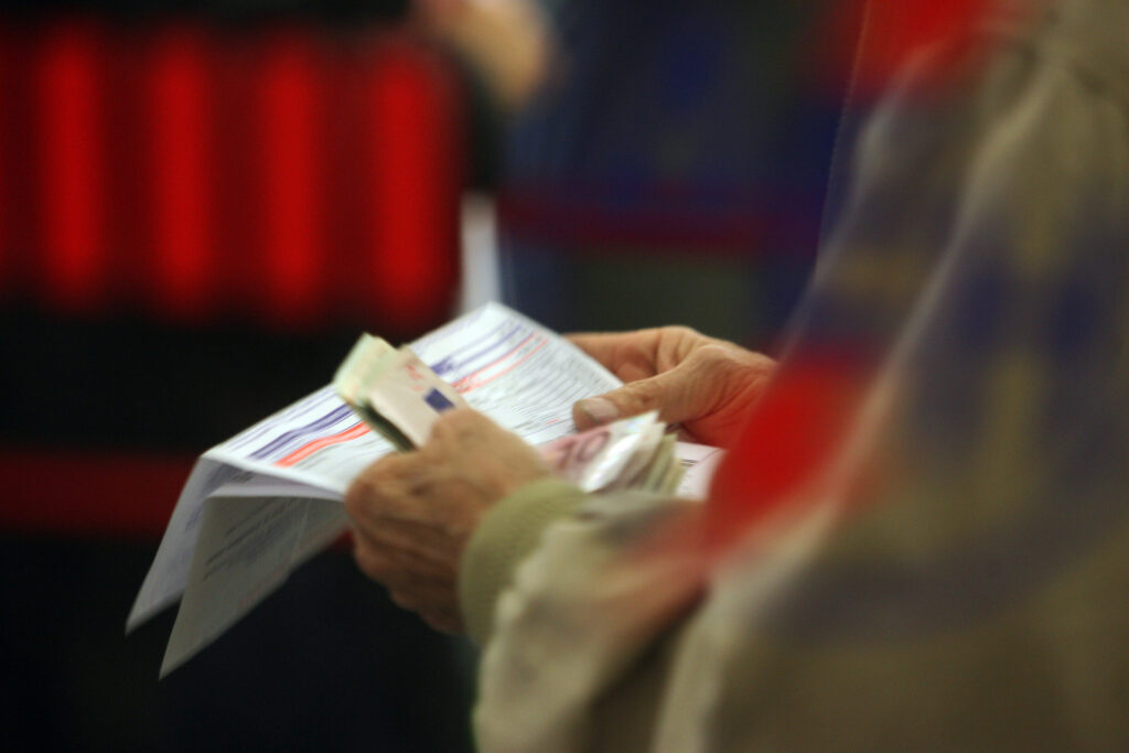 ΔΕΗ: Πώς θα εξυπηρετηθείτε χωρίς να πάτε στο κατάστημα