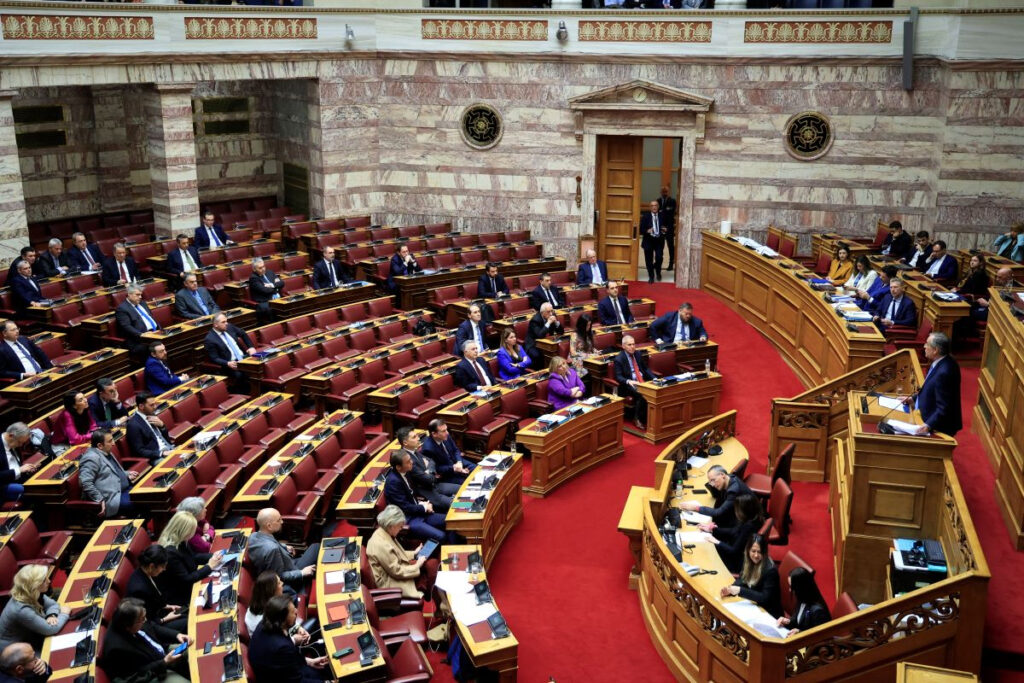 Άδειασε η αίθουσα με εντολή Μαξίμου στην ομιλία Σαμαρά