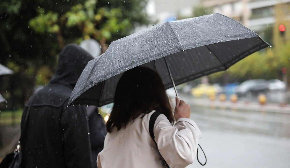 Καιρός: Βροχές, καταιγίδες και πτώση της θερμοκρασίας σήμερα