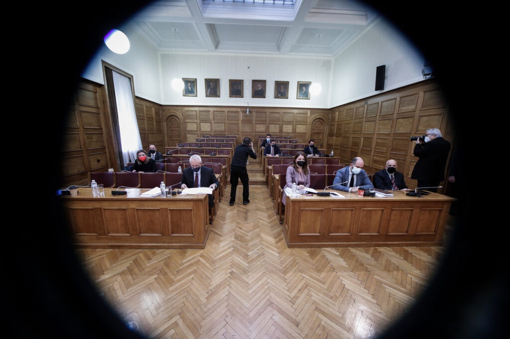 Εξεταστική: «Λίστα Πέτσα» χωρίς κριτήρια, «λίστα Κικίλια» με κριτήρια