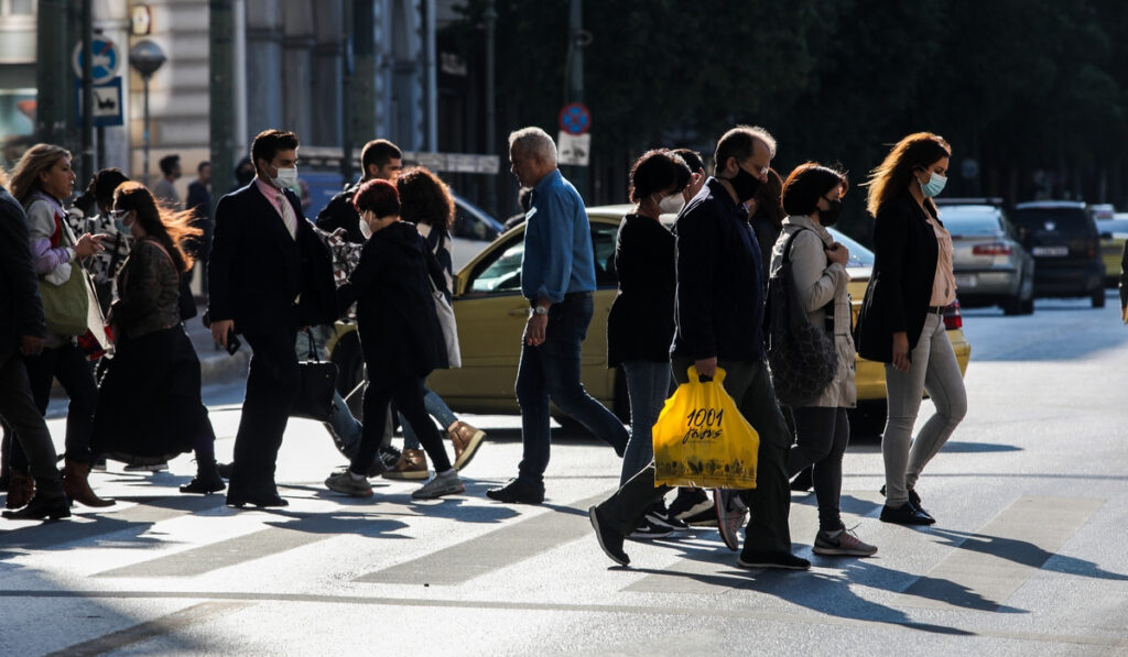 Πού εντοπίστηκαν τα 8.100 κρούσματα, όλες οι περιοχές: 2.114 στην Αττική, 1.472 στη Θεσσαλονίκη
