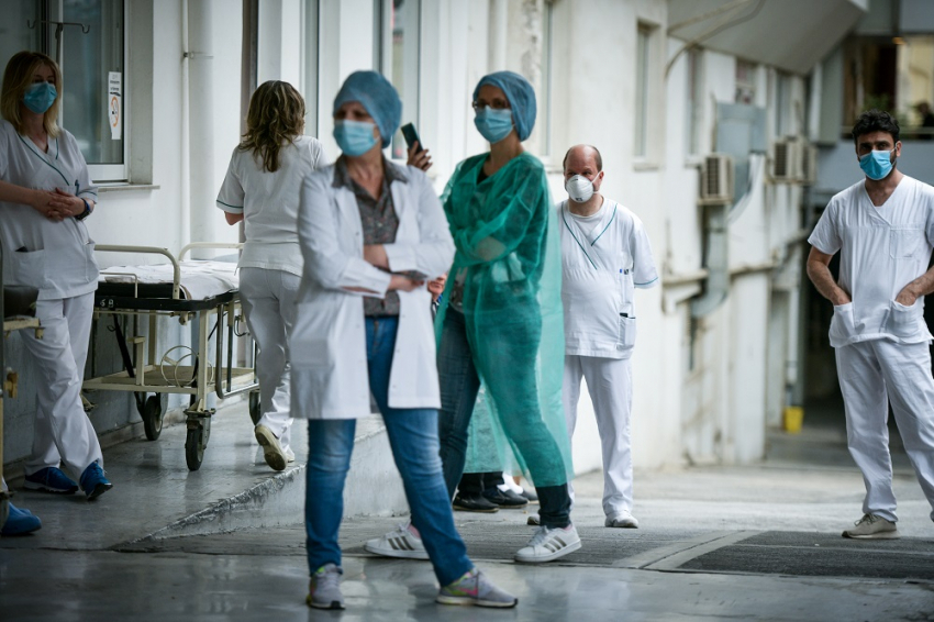 Κρήτη: Τουρίστρια από τη Ρουμανία με κορονοϊό «έκοβε» βόλτες, βρέθηκε μετά από 72 ώρες