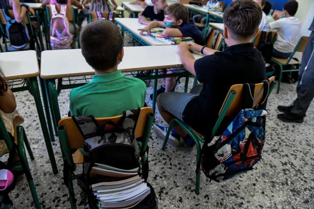 Έναρξη σχολικής χρονιάς με τα παιδιά σαν «σαρδέλες» στις αίθουσες – Συγκέντρωση διαμαρτυρίας σήμερα