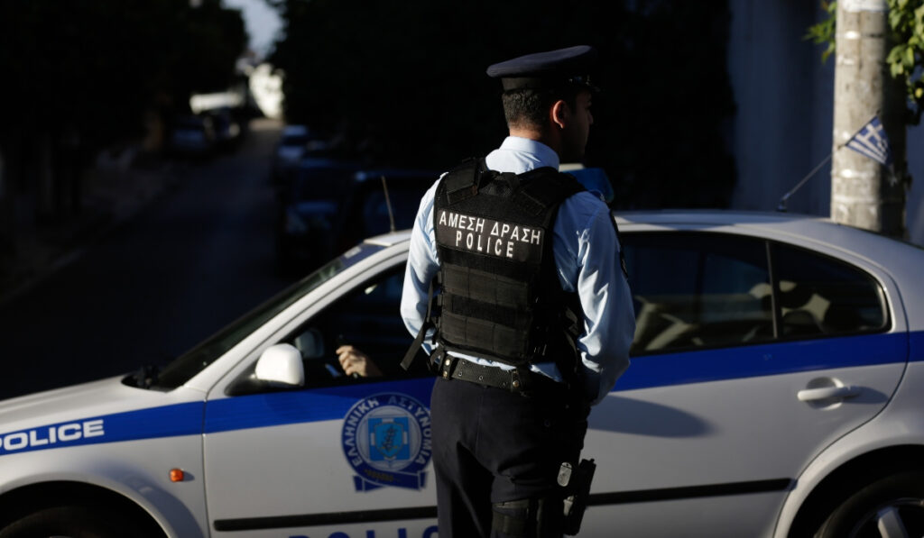 Χειροπέδες στον επιχειρηματία – «φαντομά» της Γλυφάδας: Ζούσε σε βίλα φρούριο, πολύχρονες καταδίκες