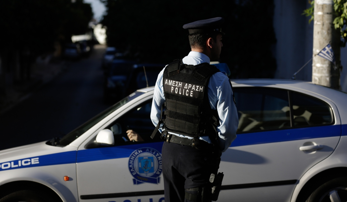Χειροπέδες στον επιχειρηματία – «φαντομά» της Γλυφάδας: Ζούσε σε βίλα φρούριο, πολύχρονες καταδίκες