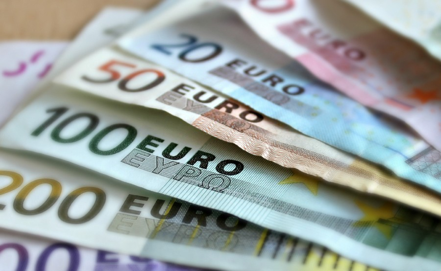 Bloomberg: «Το ελληνικό χρέος δεν είναι πια το φόβητρο της Ευρώπης»