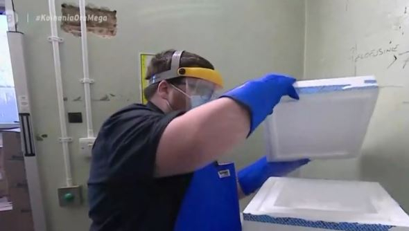 Έφτασαν τα φορτηγά με το εμβόλιο της Pfizer στη Βρετανία – Ξεκινούν μαζικοί εμβολιασμοί
