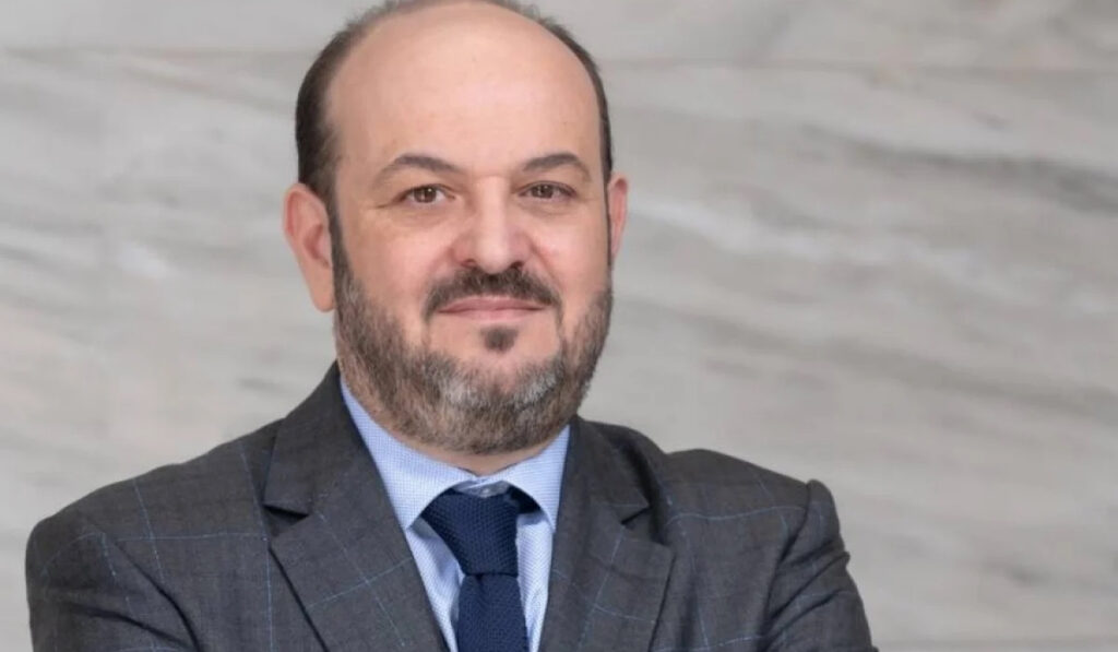 Ο Δημήτρης Λιάκος οικονομικός σύμβουλος του Ιωάννη Σαρμά
