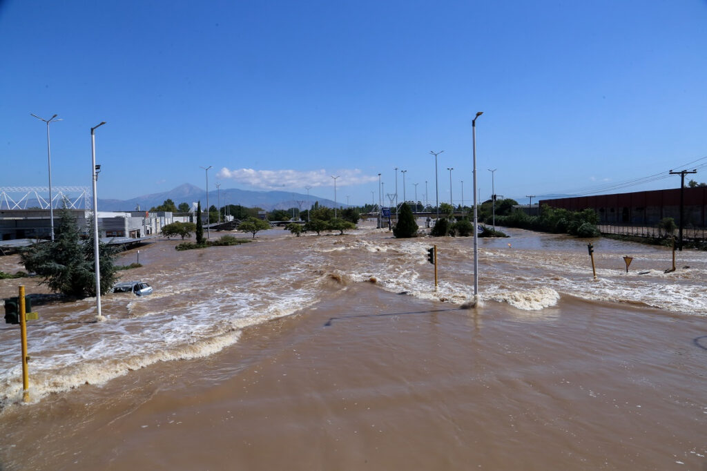 Νέος συναγερμός στη Θεσσαλία: Ανεβαίνει η στάθμη του νερού στη λίμνη Κάρλα – Απειλεί χωριά