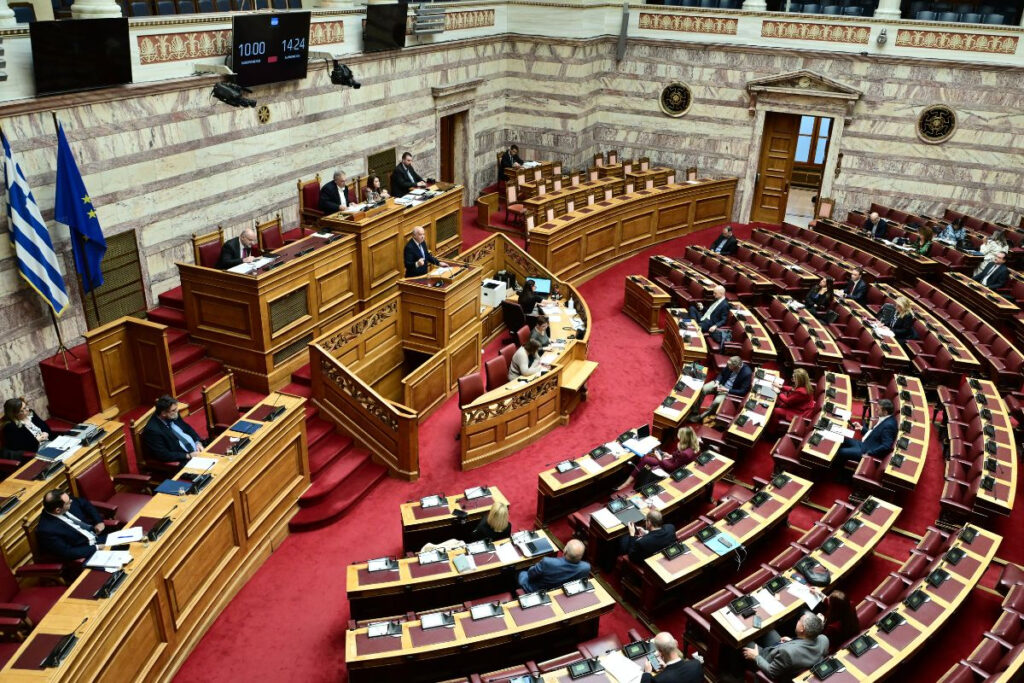 Ο Προϋπολογισμός της γκρίνιας με το μεγάλο… δεξιό πλεόνασμα