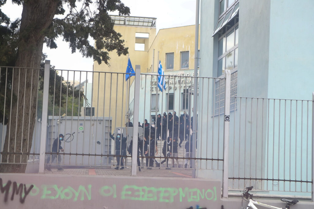 ΕΠΑΛ Σταυρούπολης: Συλλήψεις και παρέμβαση εισαγγελέα μετά τα νέα άγρια επεισόδια με νεοναζί