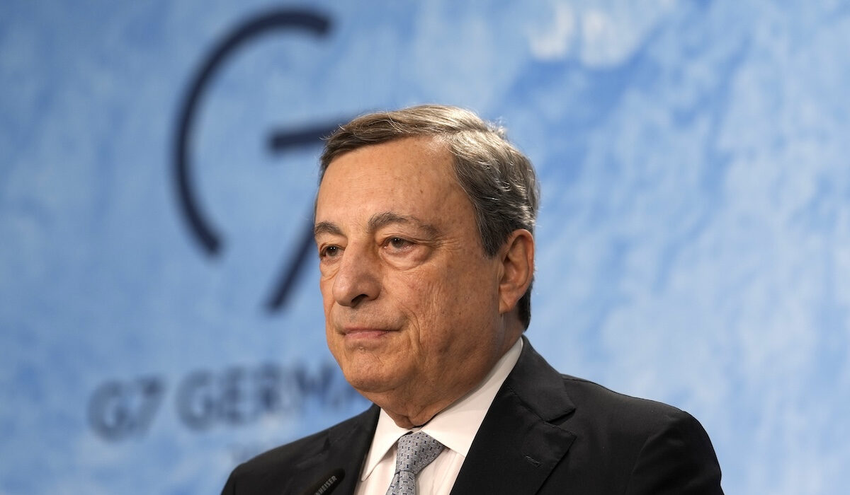 H διάγνωση του Ντράγκι για τη «σωτηρία» της Ε.Ε.: Χρειάζονται επενδύσεις 500 δισ. τον χρόνο, οι μισές δημόσιες