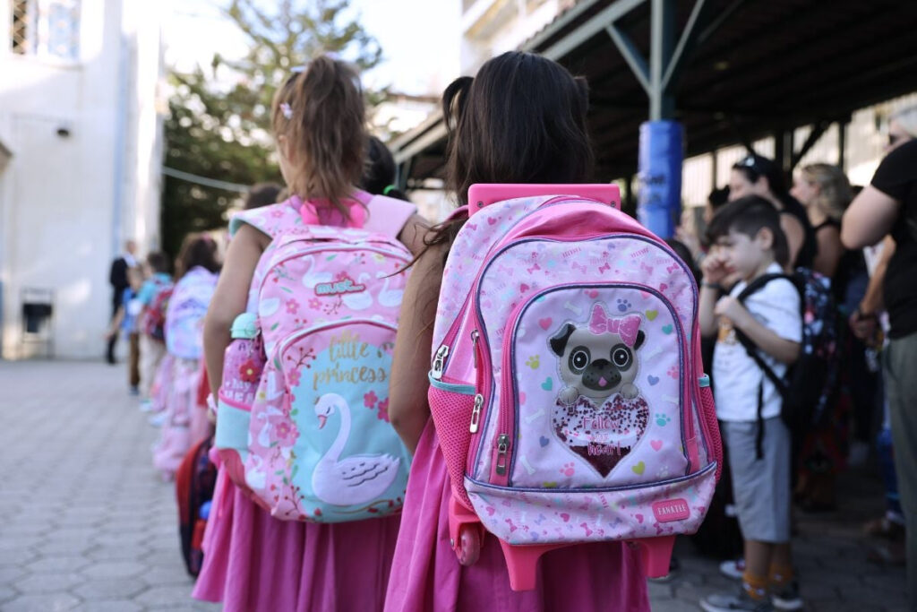 eParents: Οι γονείς θα μαθαίνουν για απουσίες, βαθμούς και εξετάσεις των παιδιών τους μέσω κινητών