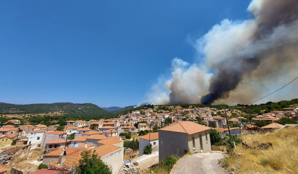 Φωτιά στη Λέσβο: Σοβαρές αναζωπυρώσεις – Εκκενώνεται ξανά η Βρίσα