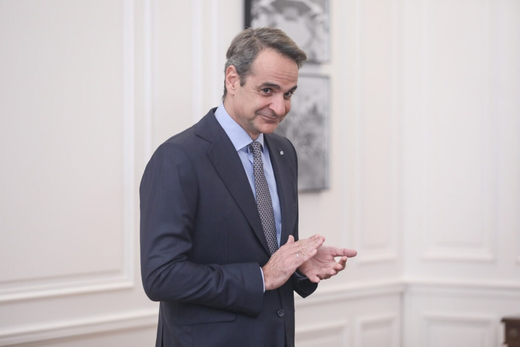 Μια Καμόρα πάνω από τα ελληνικά ΜΜΕ