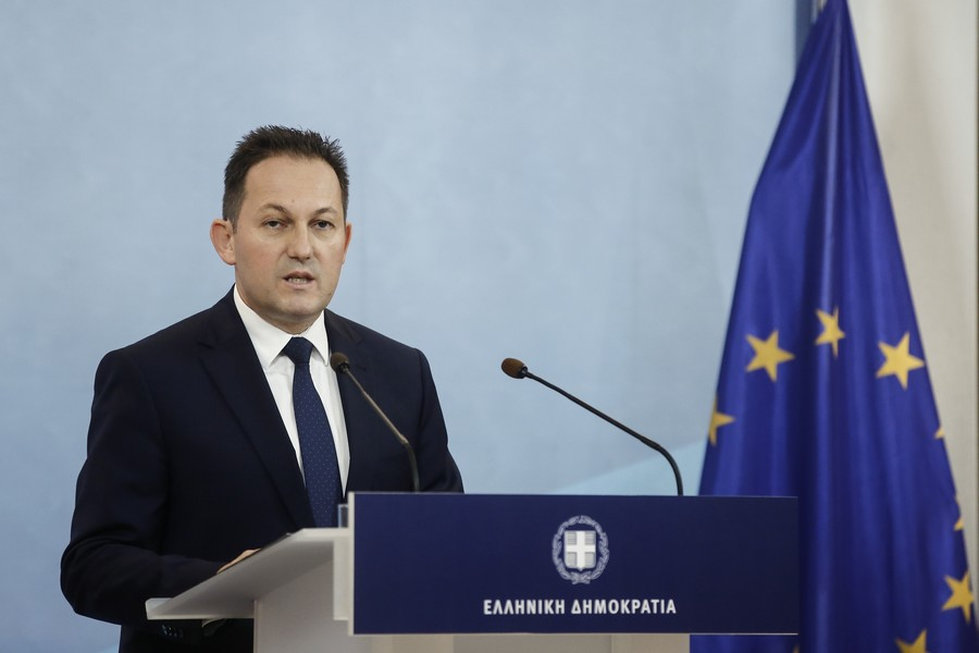Πέτσας: «Χρήματα θα πάρουν όλοι οι Έλληνες»