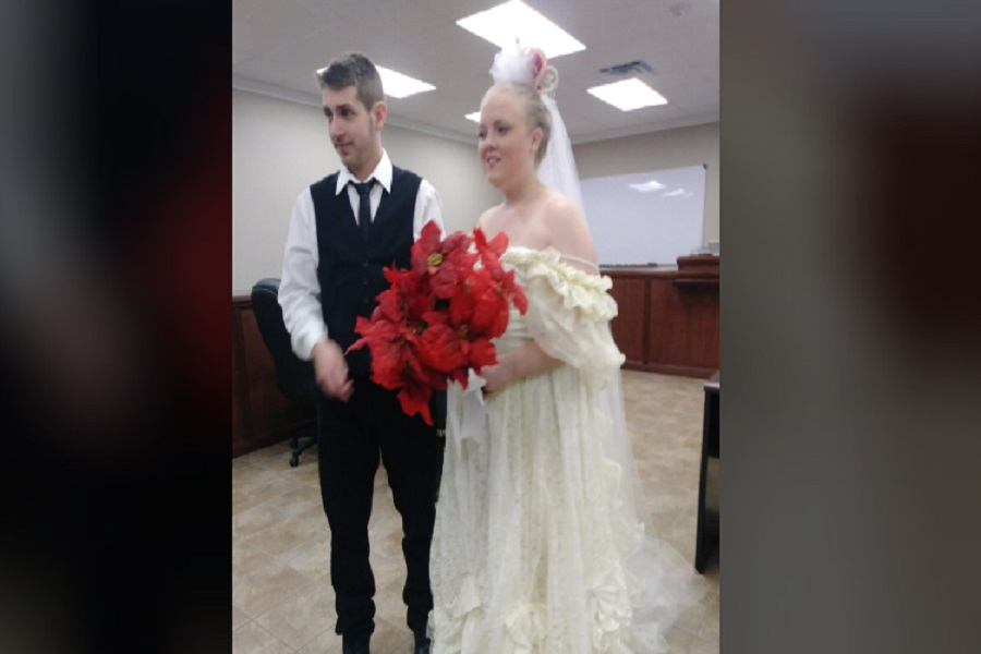Ζευγάρι βρήκε τραγικό θάνατο 5 λεπτά μετά τον γάμο του
