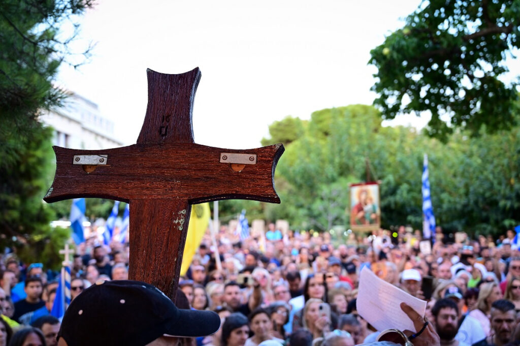 Νέες ταυτότητες: Οργιάζει αρνητής ψυχίατρος – «Θα έχουν το 666, τον αριθμό του θηρίου»
