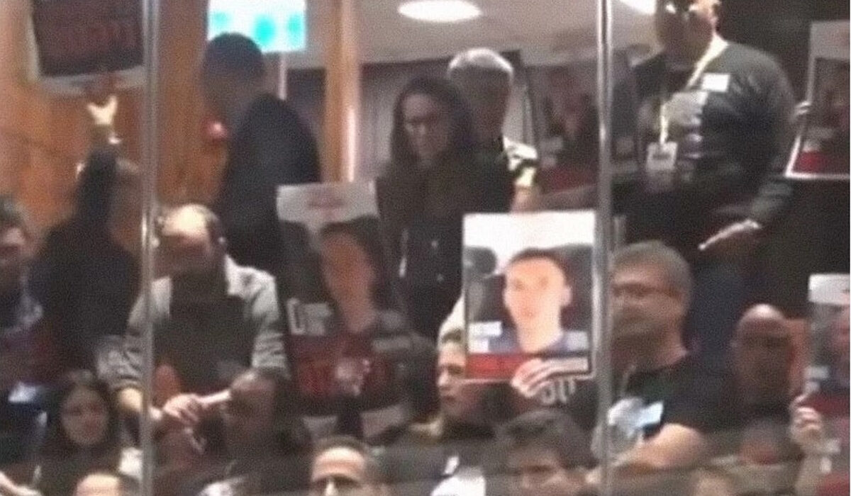 «Απελευθερώστε τους τώρα» – Συγγενείς ομήρων αποδοκίμασαν τον Νετανιάχου στο κοινοβούλιο