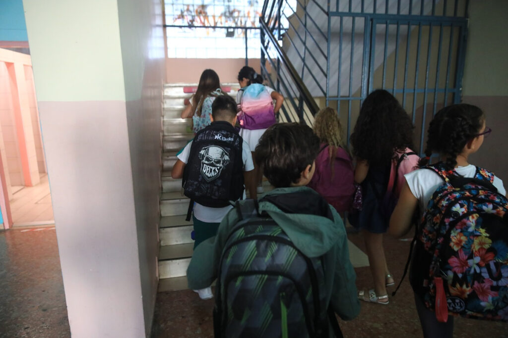 Ιός κοξάκι: Αύξηση των κρουσμάτων στα παιδιά – Προληπτικά μέτρα, τι γίνεται με τα σχολεία