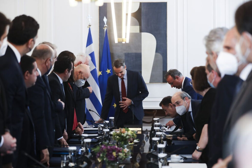 Αφωνία στους υπουργούς και τους κορυφαίους της ΝΔ – Φόβος για νέες αποκαλύψεις