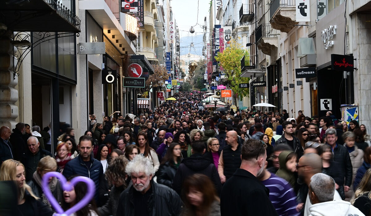 Παραμονή Χριστουγέννων: Το εορταστικό ωράριο σε μαγαζιά, σούπερ μάρκετ, εμπορικά κέντρα