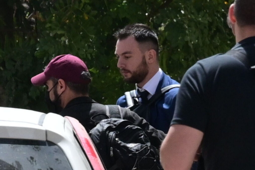 Στα δικαστήρια ο Φλώρος μετά τον ξυλοδαρμό – Θα καταθέσουν 3 μάρτυρες πριν την απολογία του