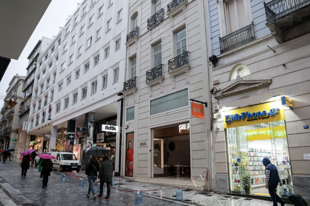 Μια ανάσα από την αναβάθμιση σε «πλήρη δημοκρατία» η Ελλάδα, παρά τις υποκλοπές και την ανελευθερία του Τύπου