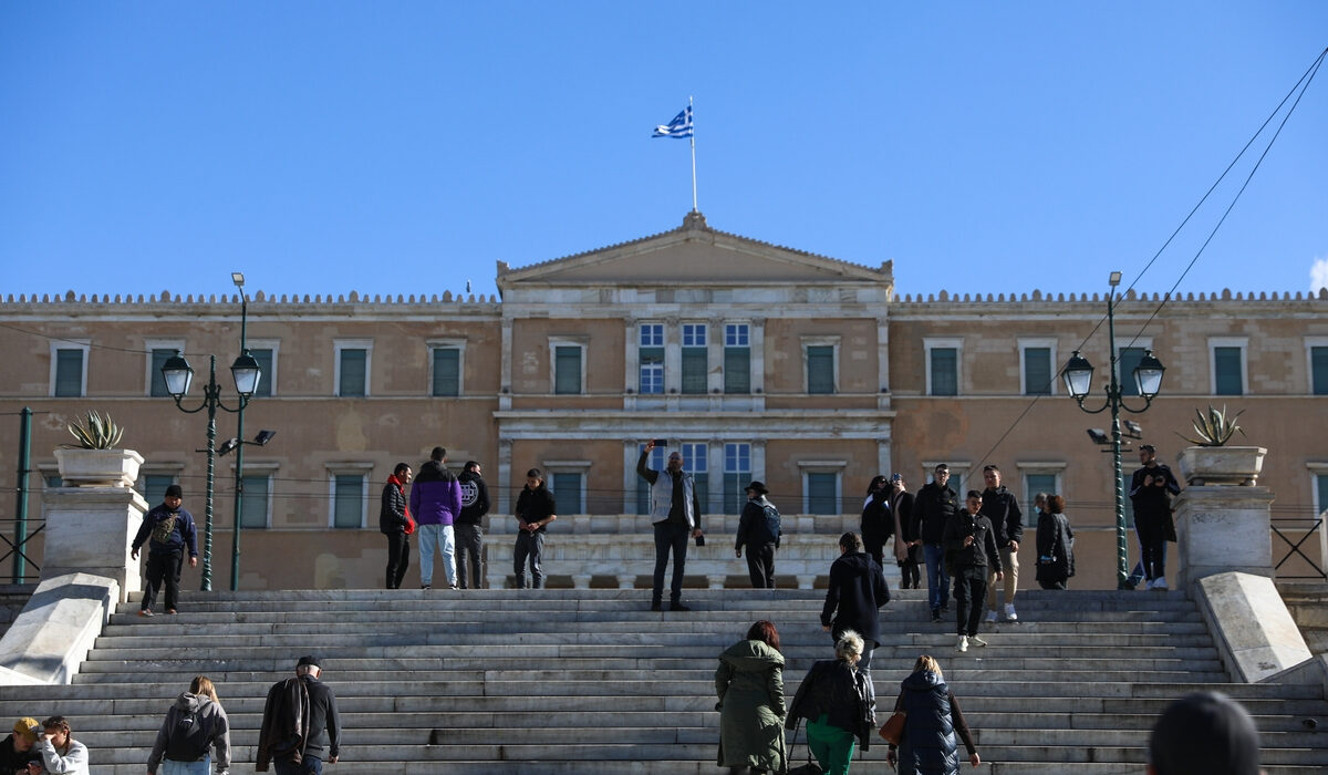 Τριετίες: Ποιοι τις χάνουν πριν τις πάρουν – Πρόβλεψη για νέο «πάγωμα» από 2027