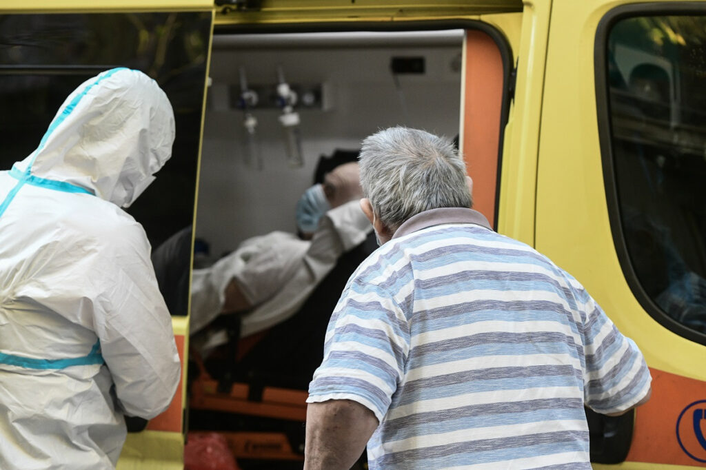 Δομές πρόνοιας: Σε αναστολή από αύριο οι ανεμβολίαστοι εργαζόμενοι