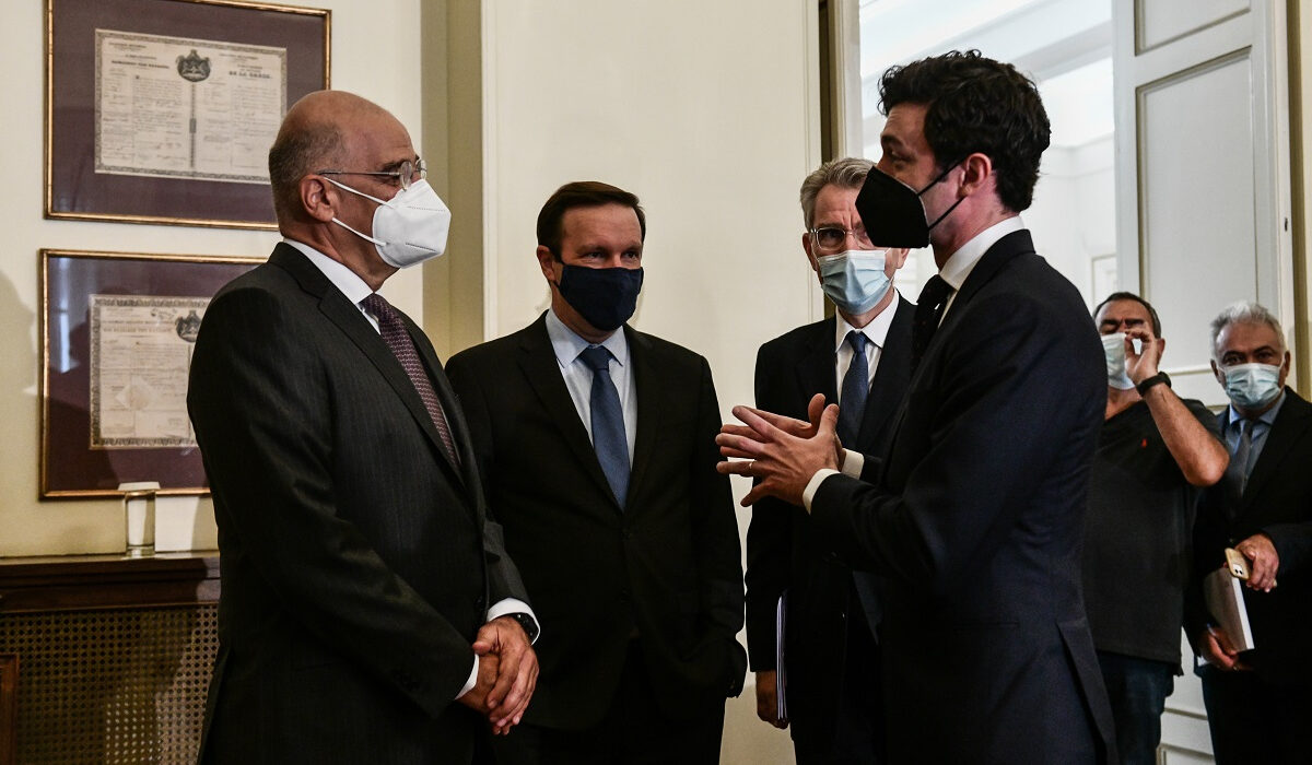 Δένδιας σε Αμερικανούς γερουσιαστές: Ένδειξη τεράστιας σημασίας η παρουσία σας