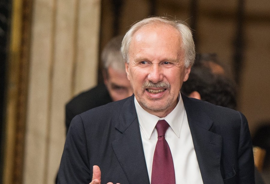 Νοβότνι: «Θα ήταν πολύ επικίνδυνη η αποχώρηση της Ελλάδας από το ευρώ»