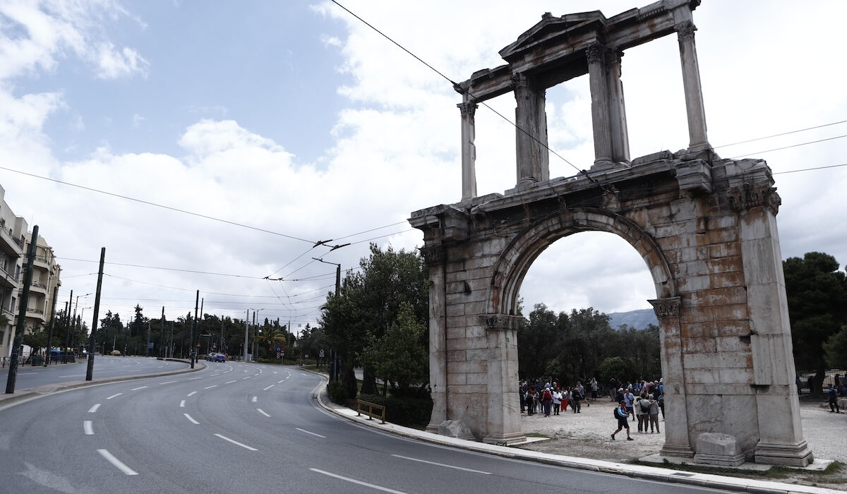 Άδεια πόλη η Αθήνα την Κυριακή του Πάσχα – Δείτε φωτογραφίες