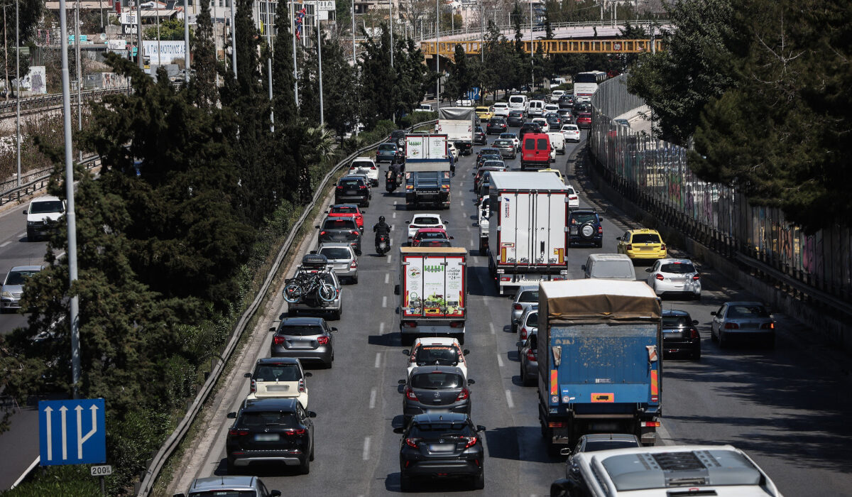 Κίνηση στους δρόμους – Πρωτομαγιά: Στο «κόκκινο» Κηφισός και Αττική Οδός, γεμάτα ΚΤΕΛ και λιμάνια (Χάρτης)