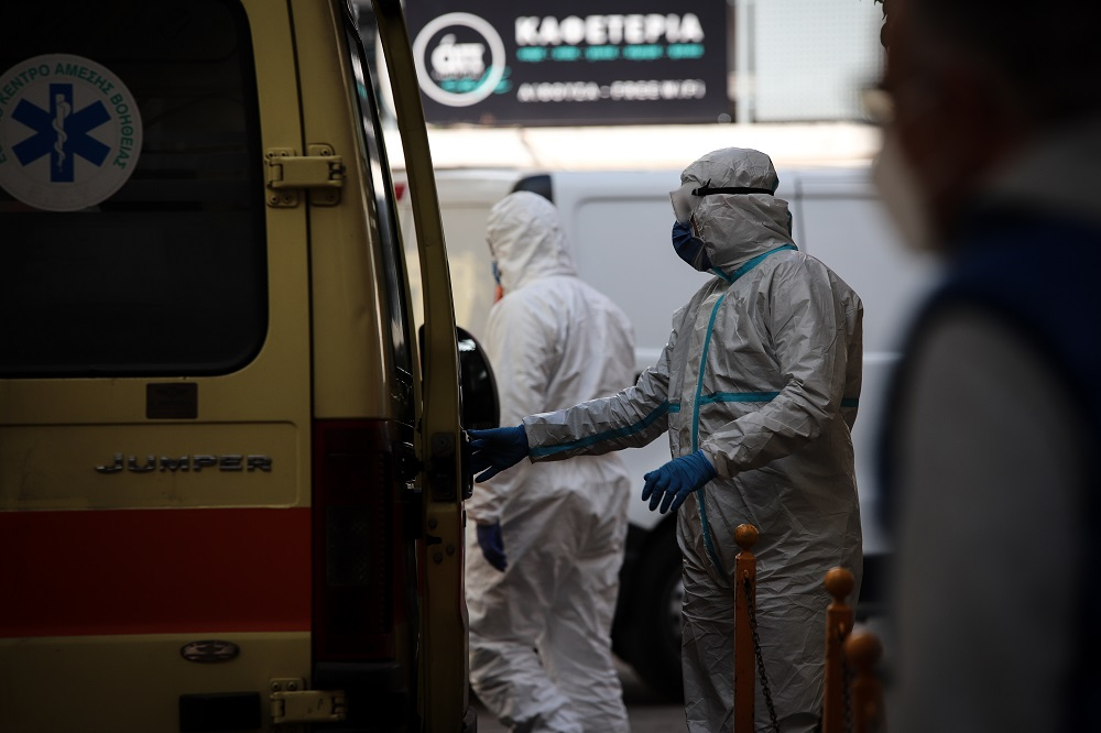 Κορονοϊός: Τι απαντά το νοσοκομείο Βόλου για τους σορούς νεκρών σε σακούλες εκτός ψυγείων