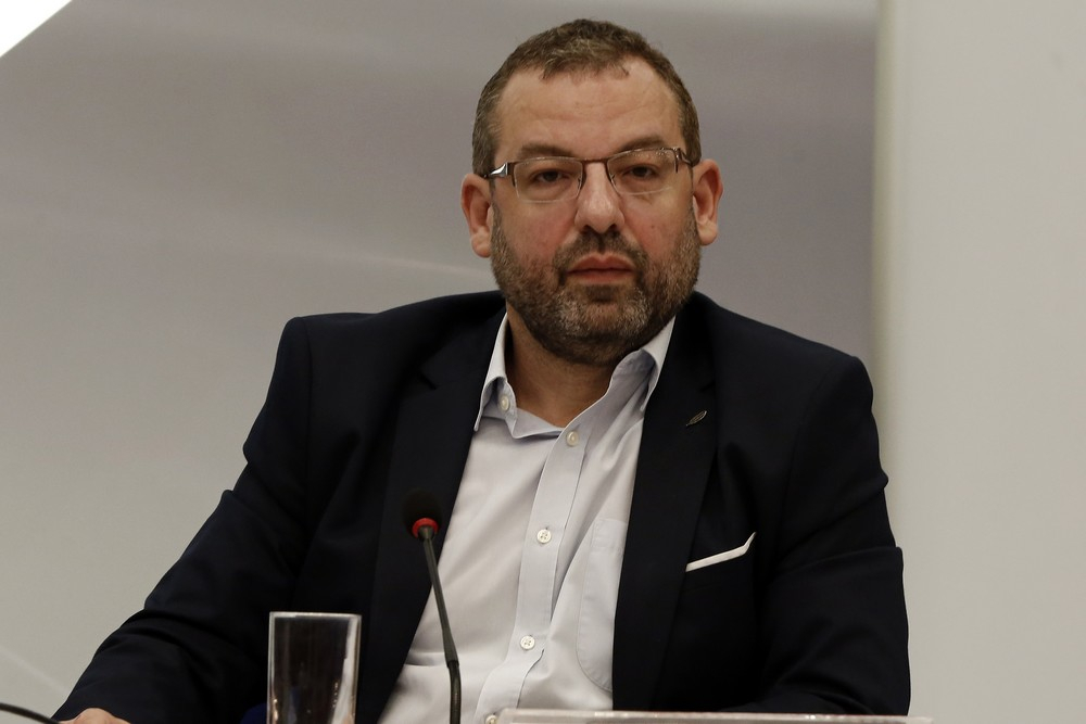 «Περούκα gate»: Ποινική δίωξη σε βάρος δυο δημοσιογράφων για πλαστογραφία