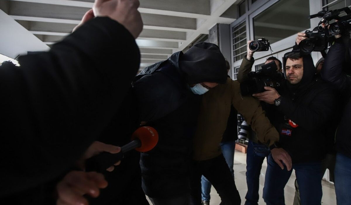 Δολοφονία Άλκη: Στον Εισαγγελέα ο 23χρονος – Οργή και αποδοκιμασίες έξω από τα Δικαστήρια